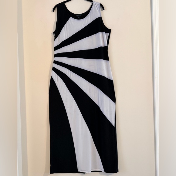 Sami & Jo Dresses & Skirts - Sami & Jo Black and White Maxi Dress Size 1X
